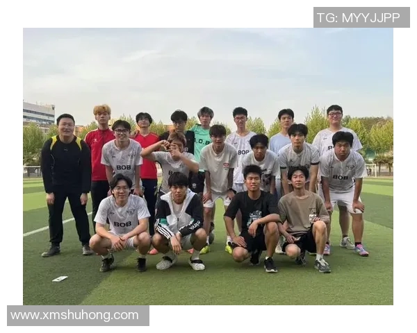 冷面书生足球球星赛场沉稳风采尽显团队精神魅力